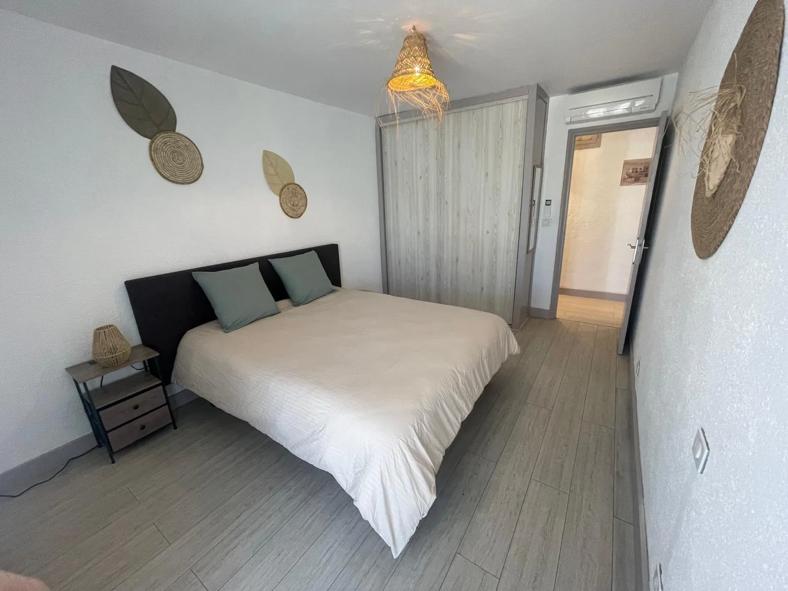 Spacious double bedroom