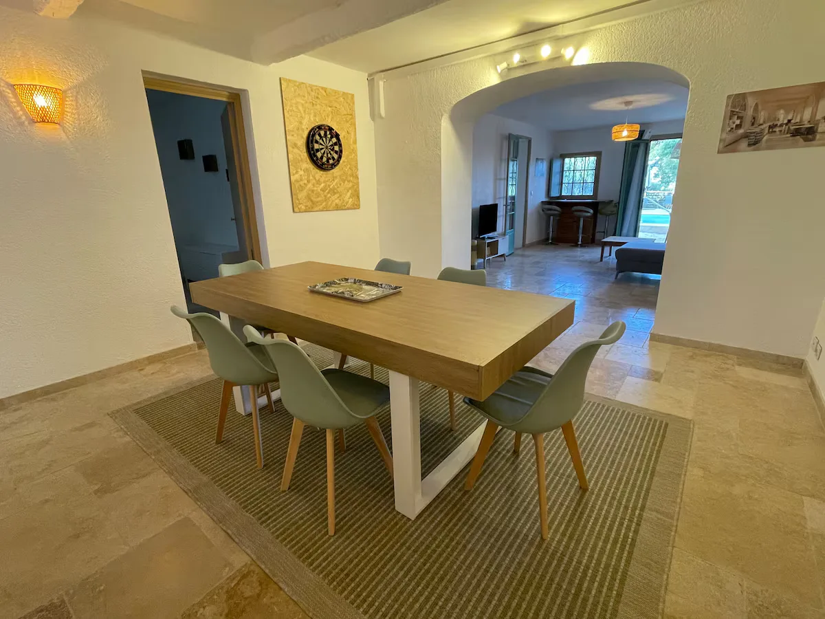 Dining room with table for 6 guests and dartboard