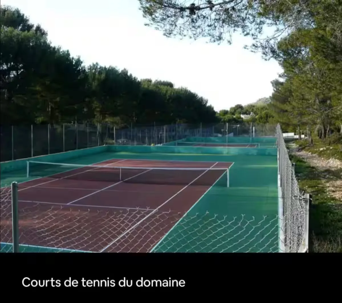 Tennis court on the estate available to guests